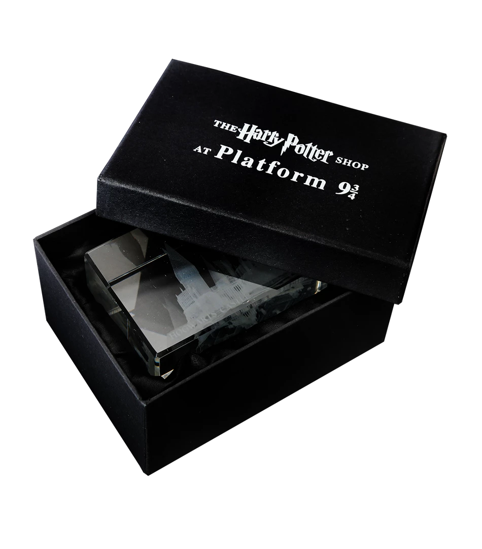 Warner Bros Hogwarts School Of Witchcraft And Wizardry Glass Paperweight 5 Warner Bros Hogwarts School Of Witchcraft And Wizardry Glass Paperweight